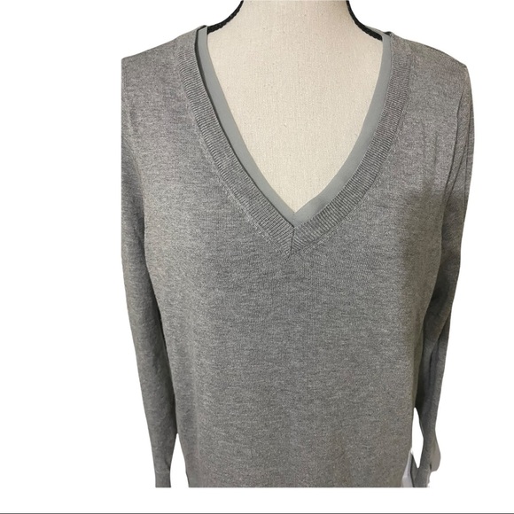 Lane Bryant women V-neck size 14/16 rayon with silk details on bottom - Picture 2 of 12